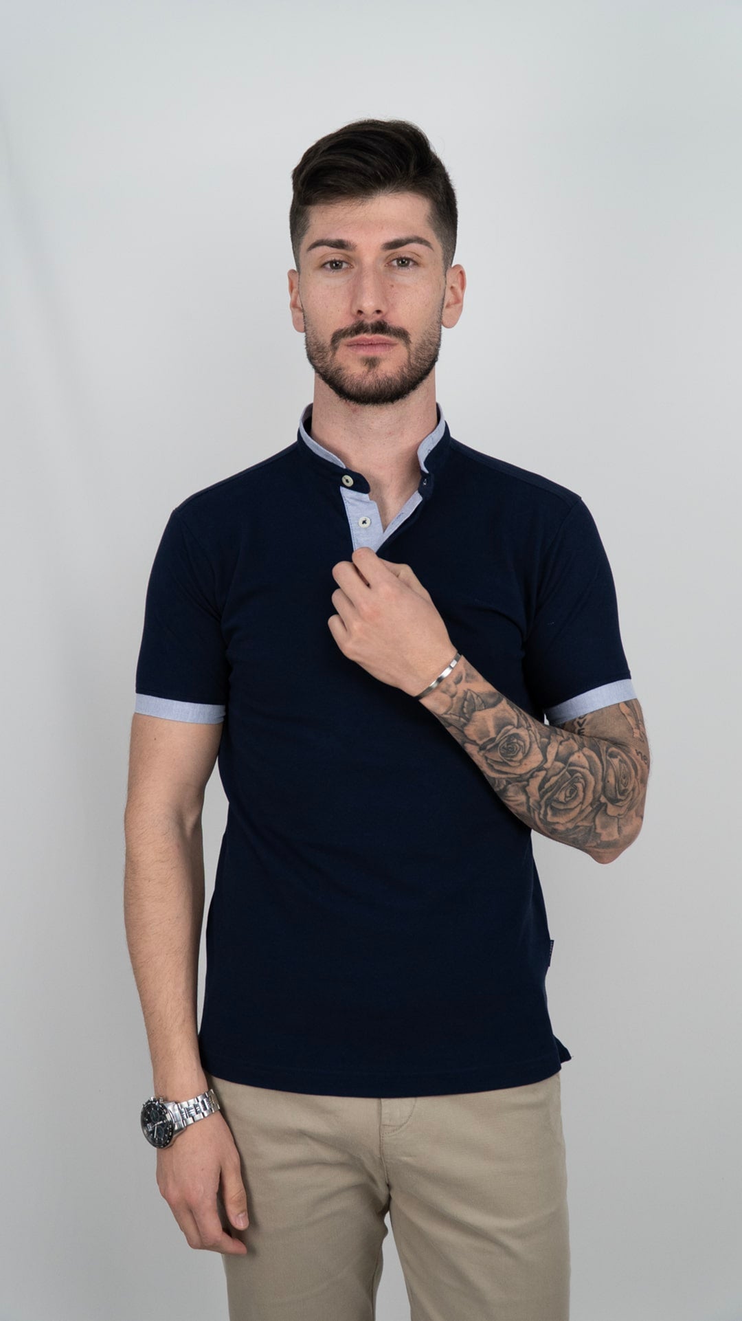 Pólo azul com canelado azul claro