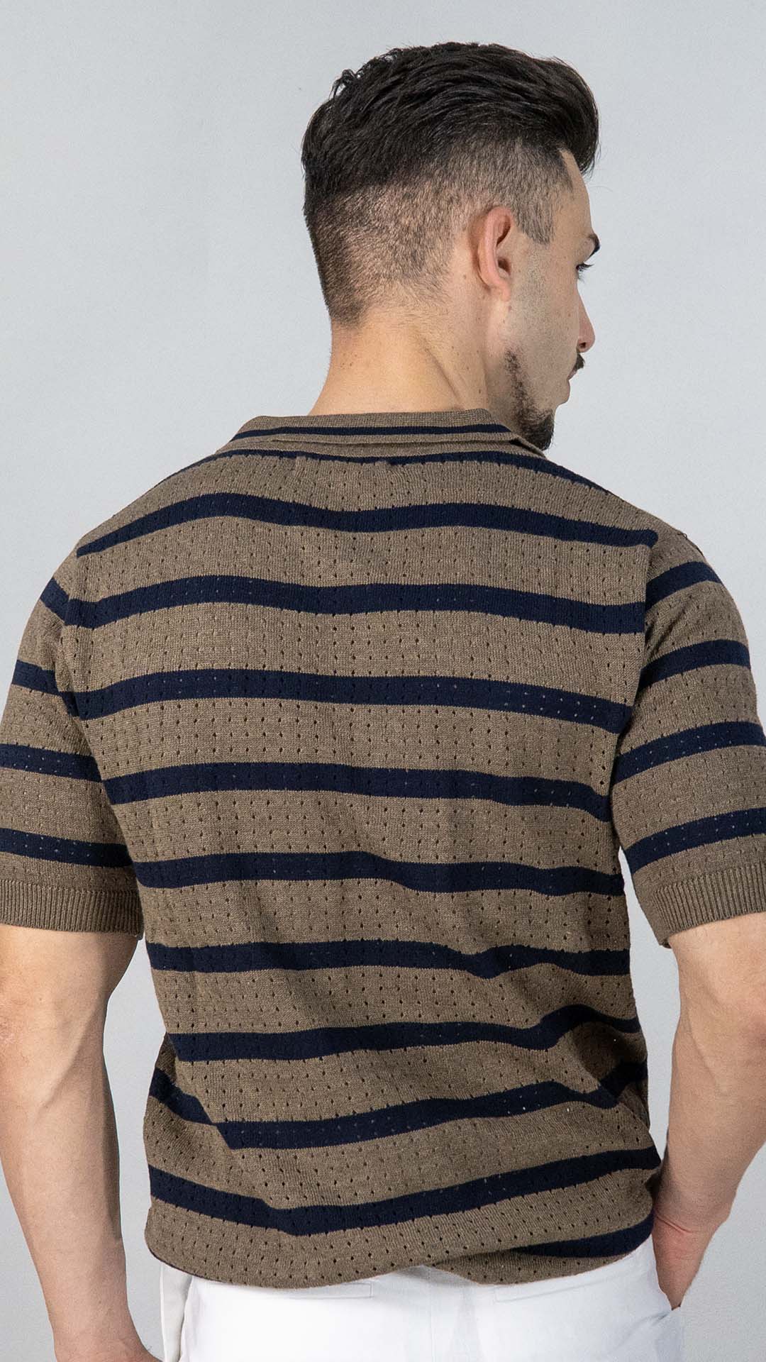 Polo Khaki Com Riscas Azuis