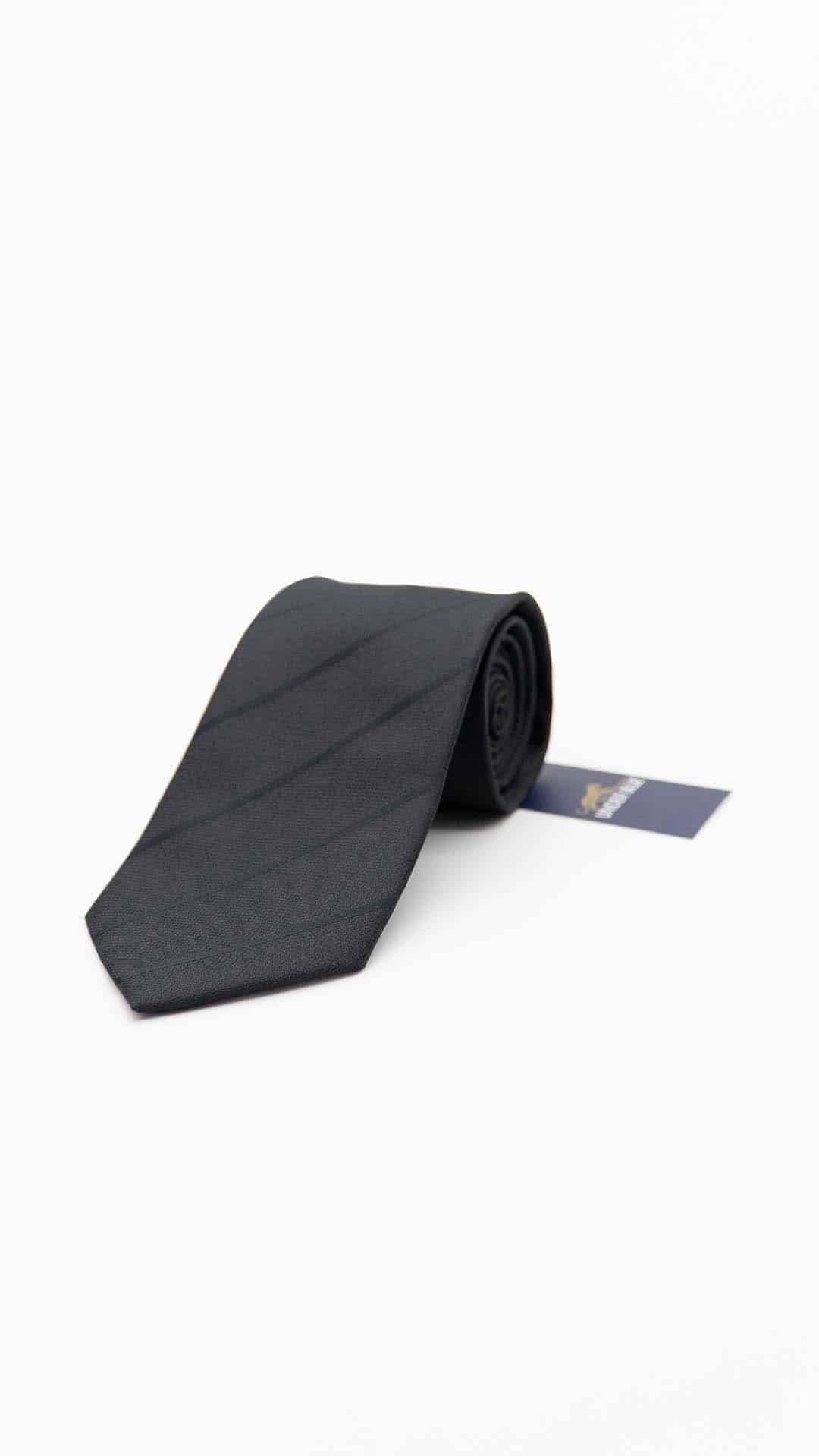 Gravata Regular Preto com Riscas