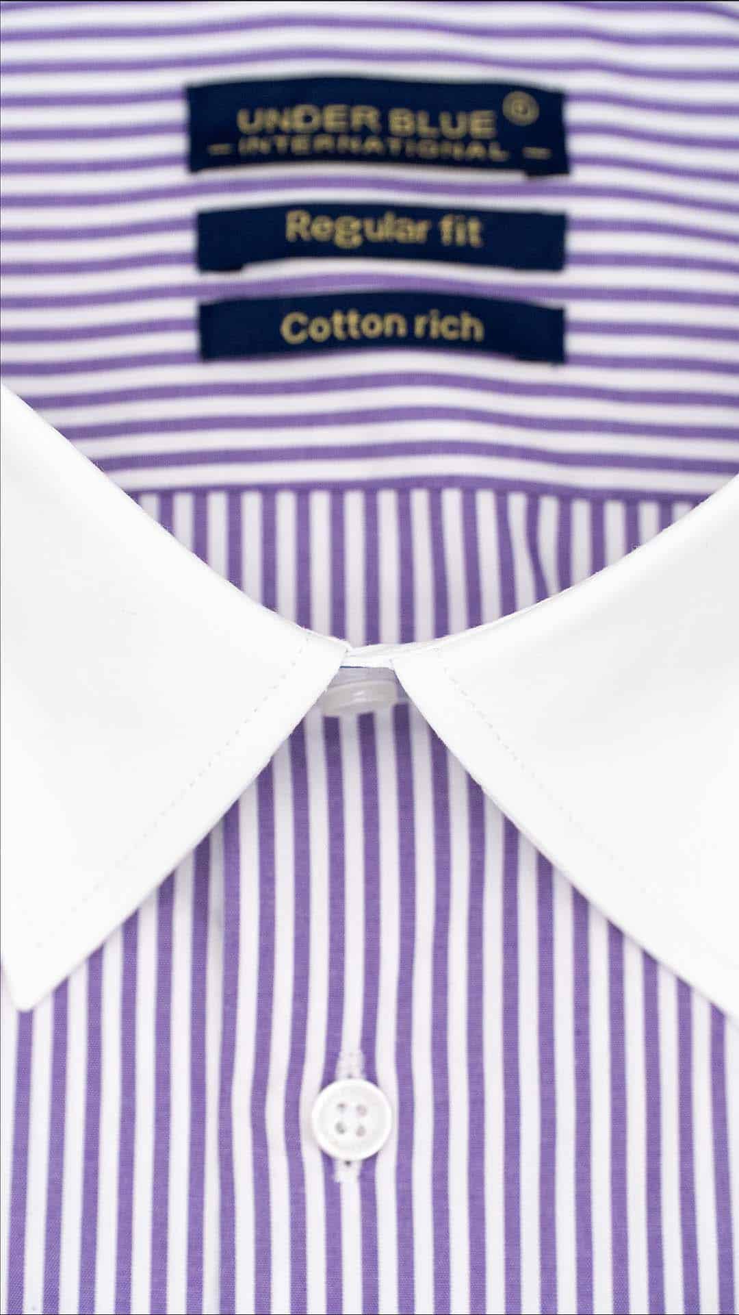Camisa Regular Clássica Branca com Riscas Roxas