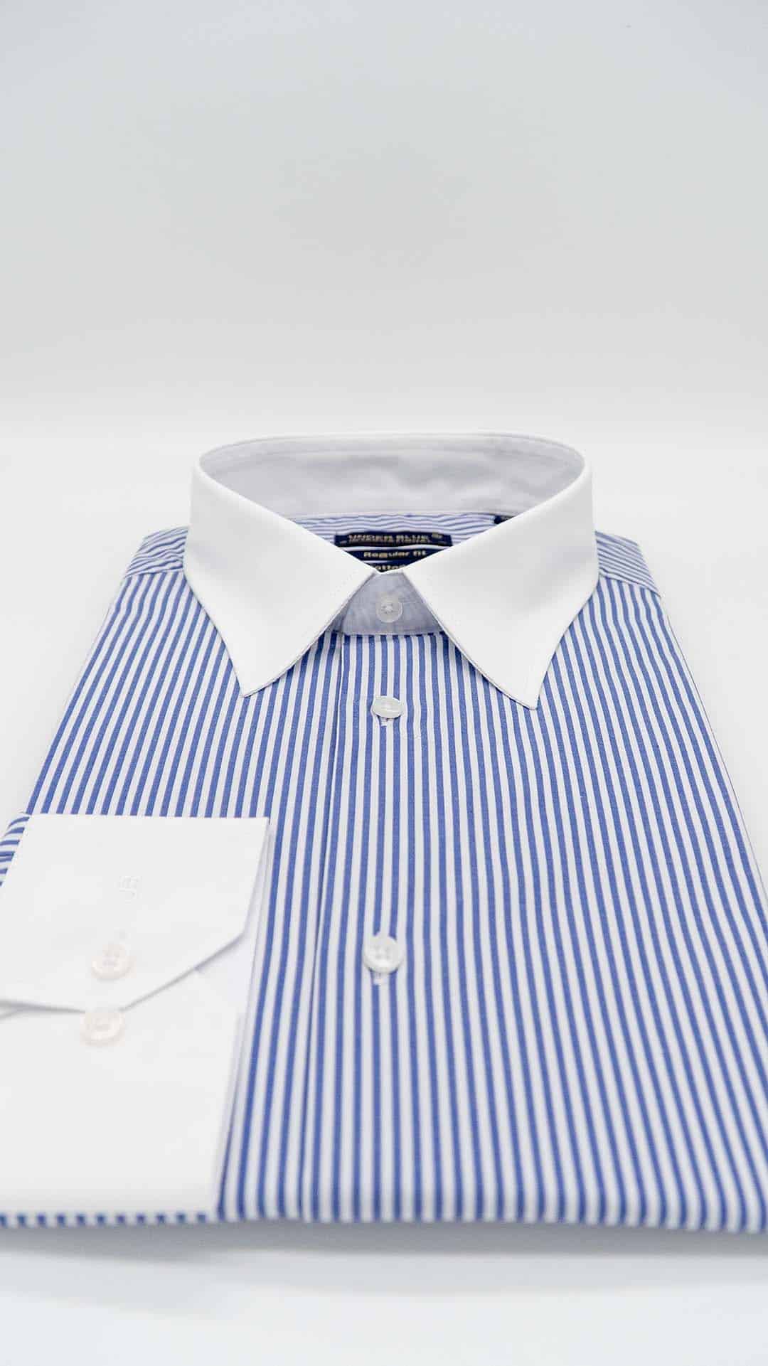 Camisa Regular Clássica Branca com Riscas Azuis