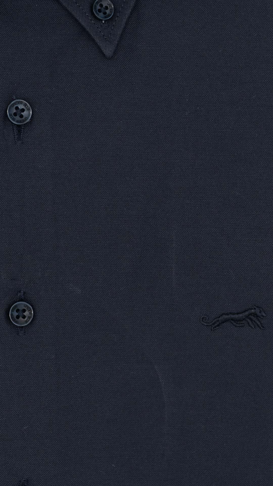 Camisa Botão no Colarinho Azul Escuro
