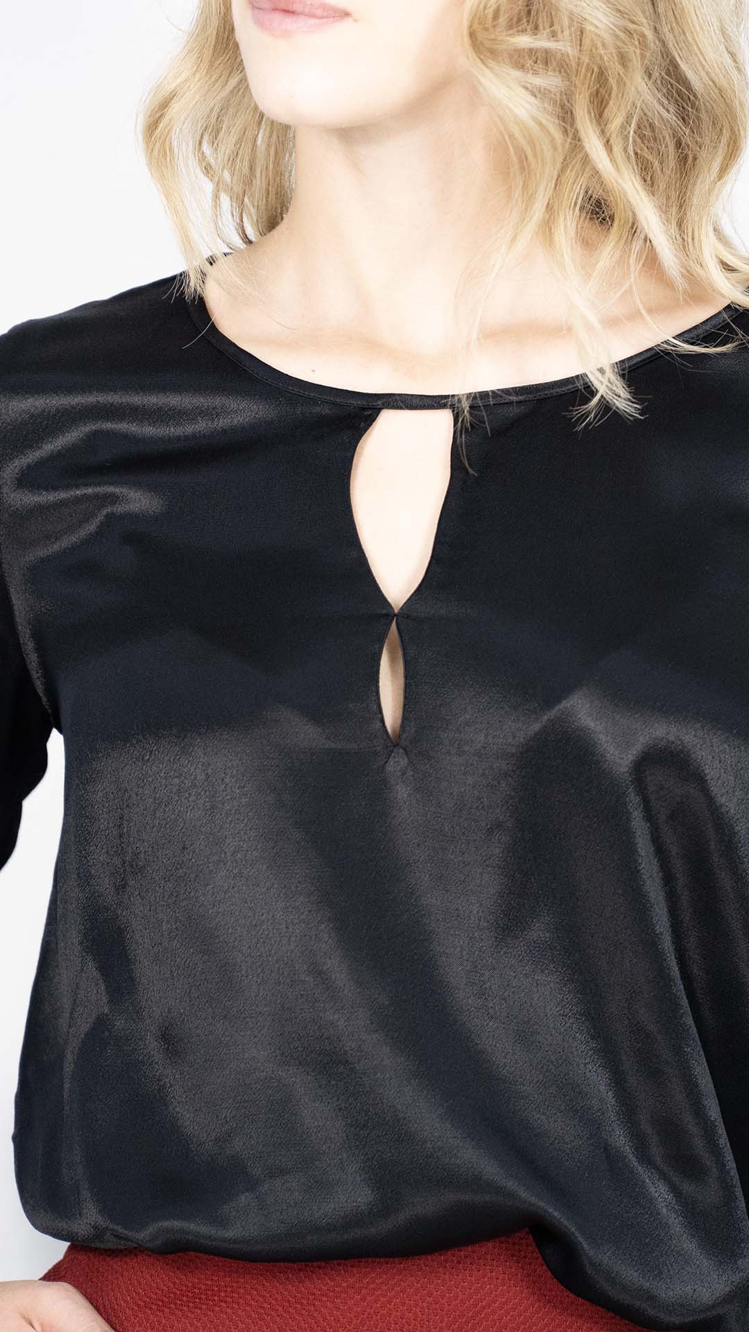 Camisola Preta Com Abertura
