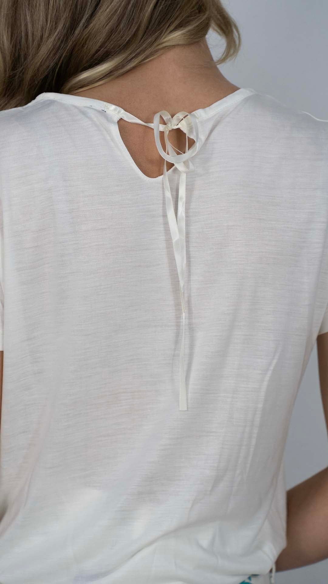 T-shirt Branca Com Laço