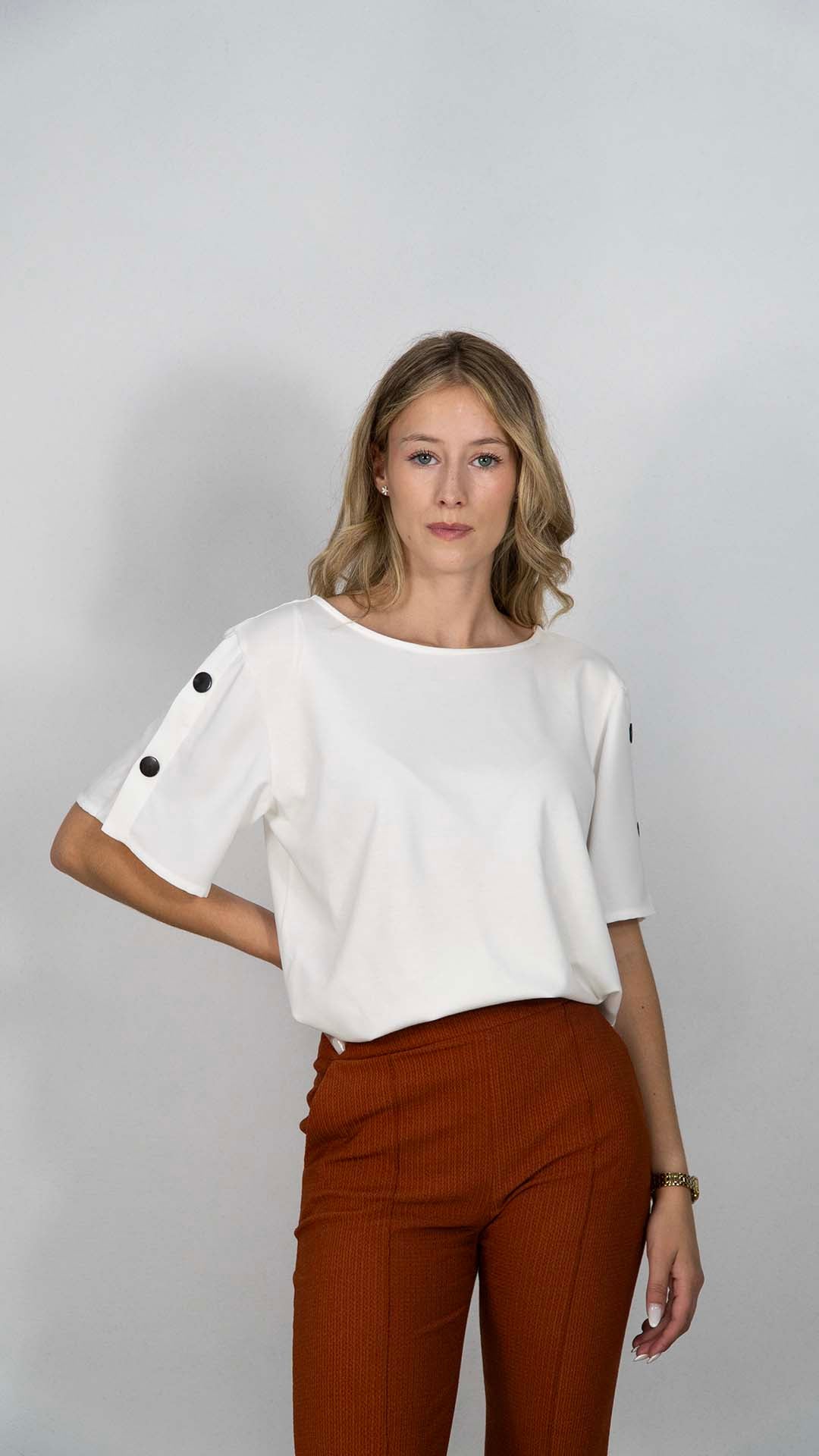 T-shirt Com Botões