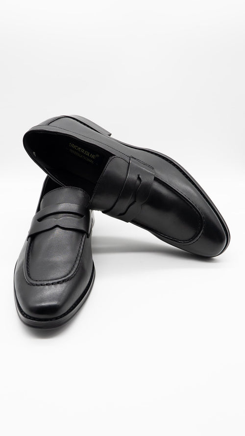 Klassischer schwarzer Schuh