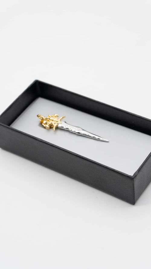 Alfinete Gravata com Detalhe Dourado