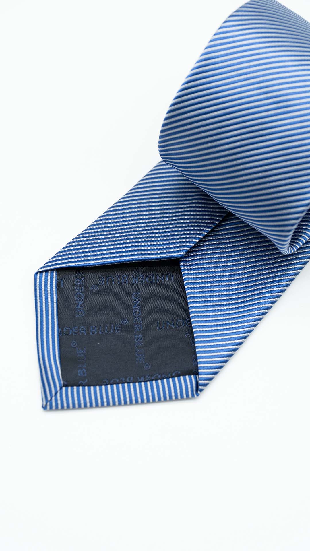 Gravata Regular Azul Com Riscas Brancas