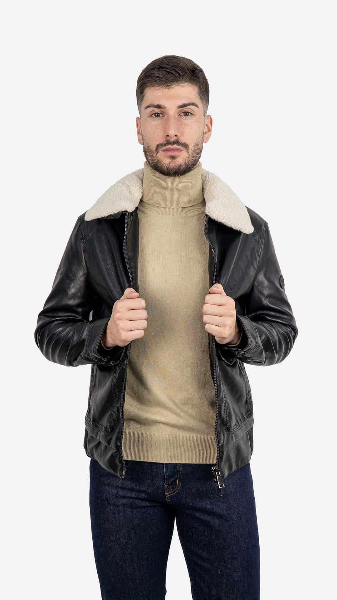 Casaco Preto com Gola